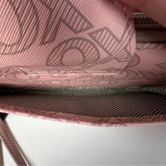 XOXO Pink Logo Wallet Clutch Wristlet NWT - Picture 5 of 11